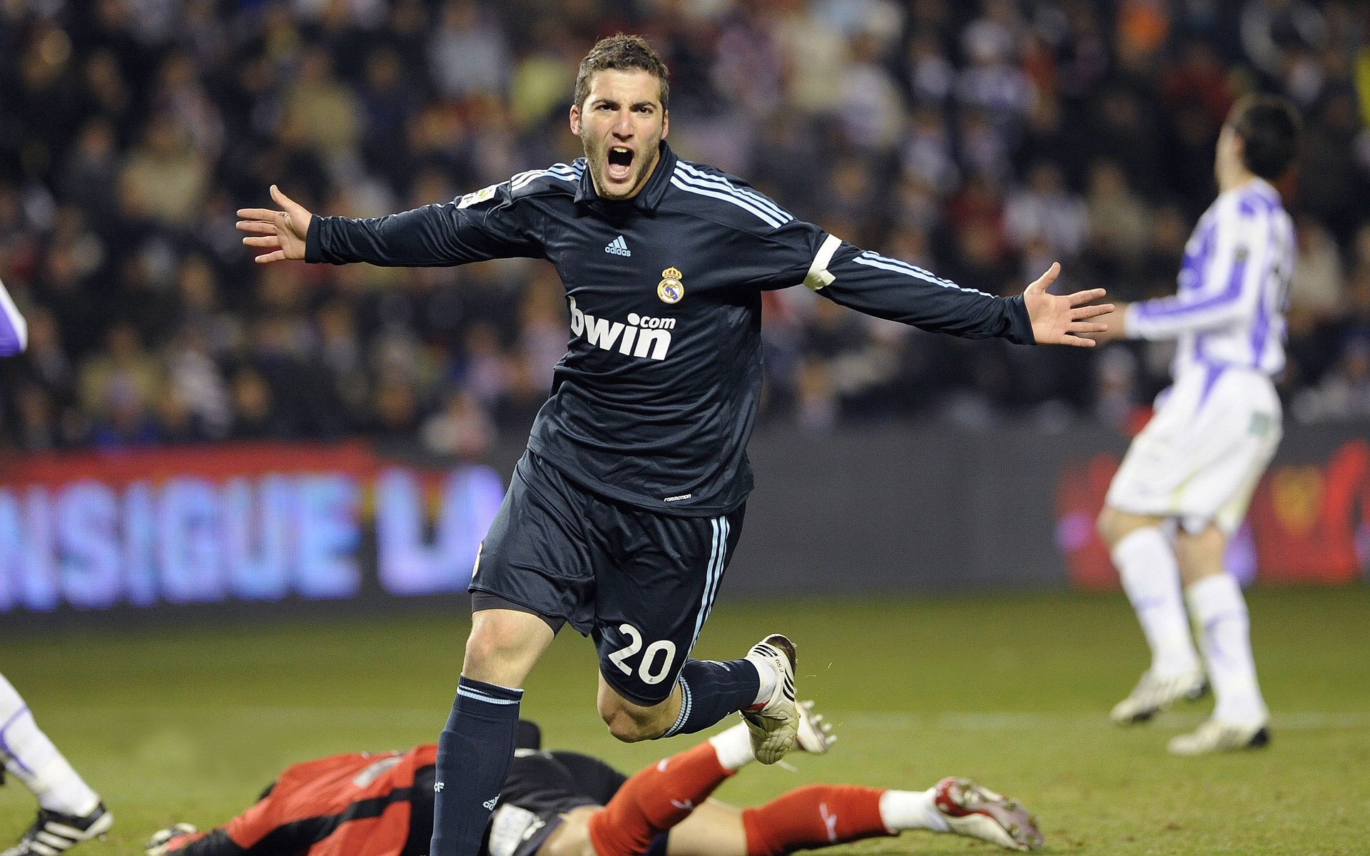 武切维奇连续得分狂潮撕裂防线，奇才主场收割灰熊迎关键胜利