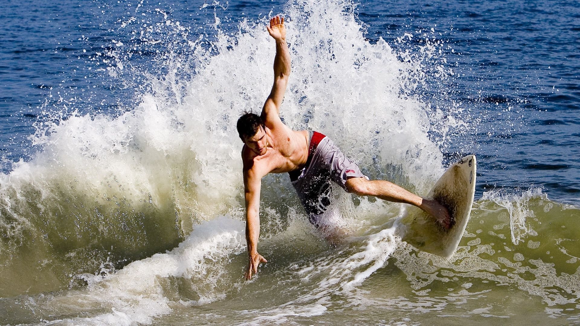孤胆英雄的史诗，那不勒斯鏖战葡萄牙，莱万扛起全队的铁血传奇